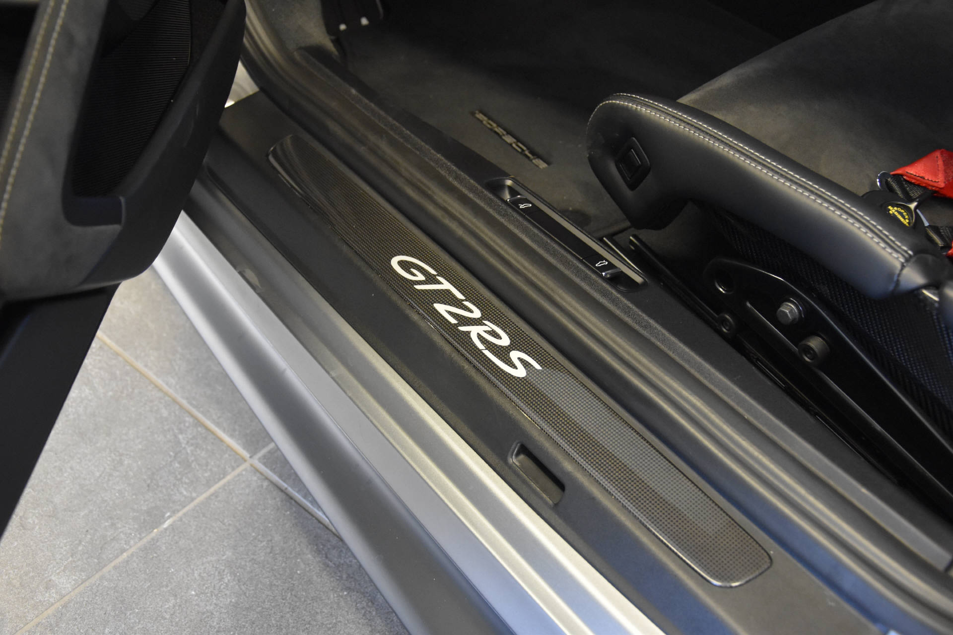 Car Image 16